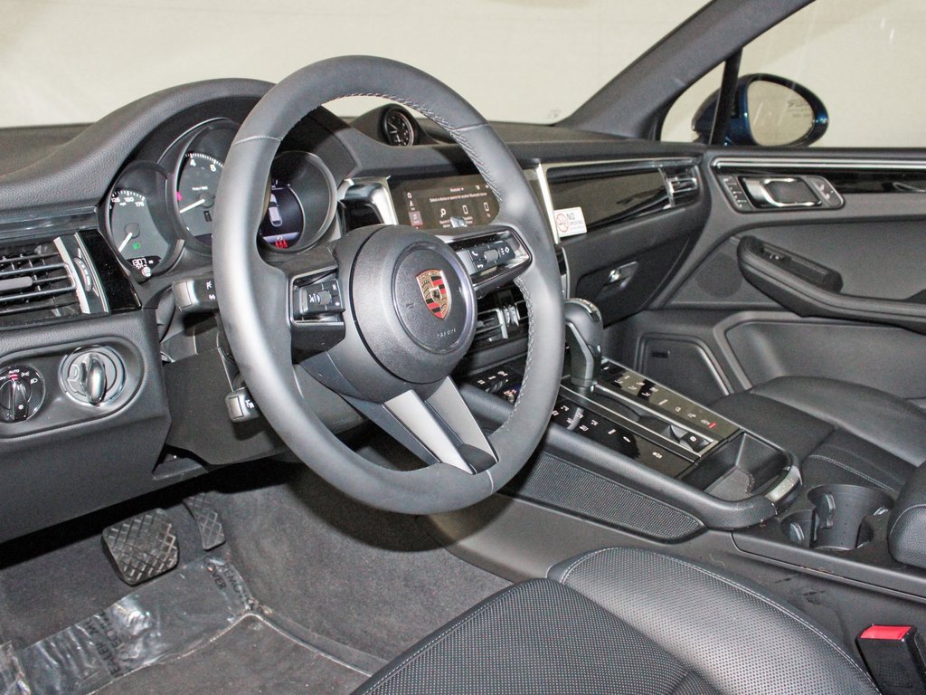 Used 2025 Porsche Macan image 4