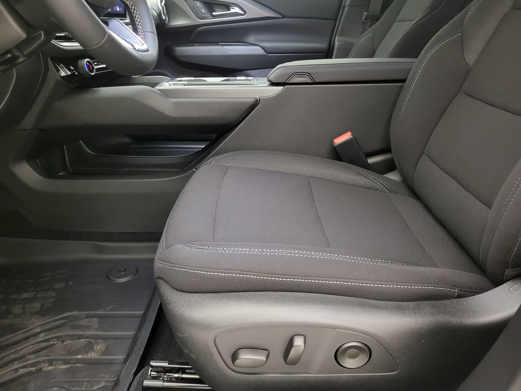 New 2026 Chevrolet Equinox EV LT image 2