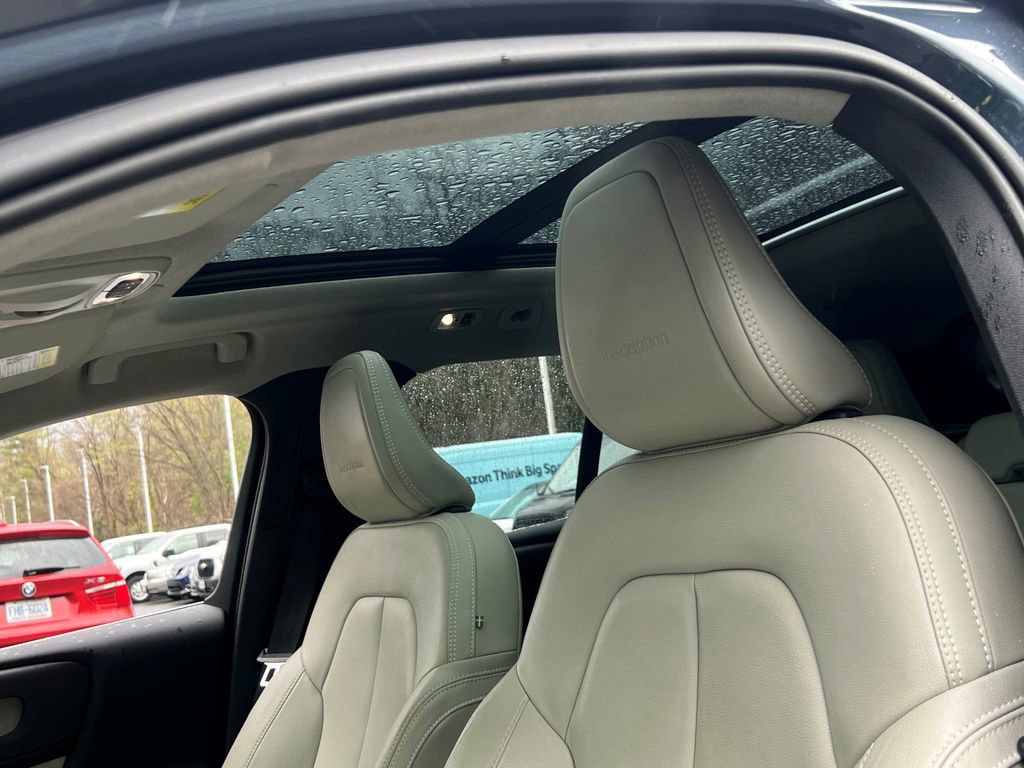 Used 2019 Volvo XC40 T5 Inscription image 24