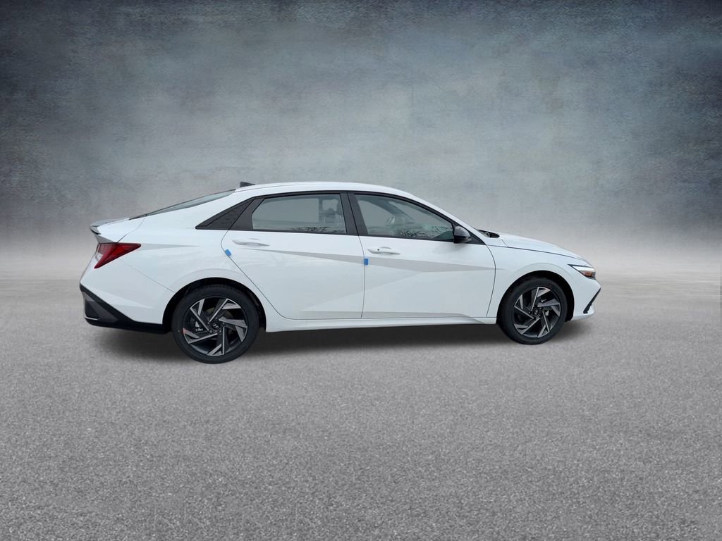 Used 2025 Hyundai Elantra SEL image 24