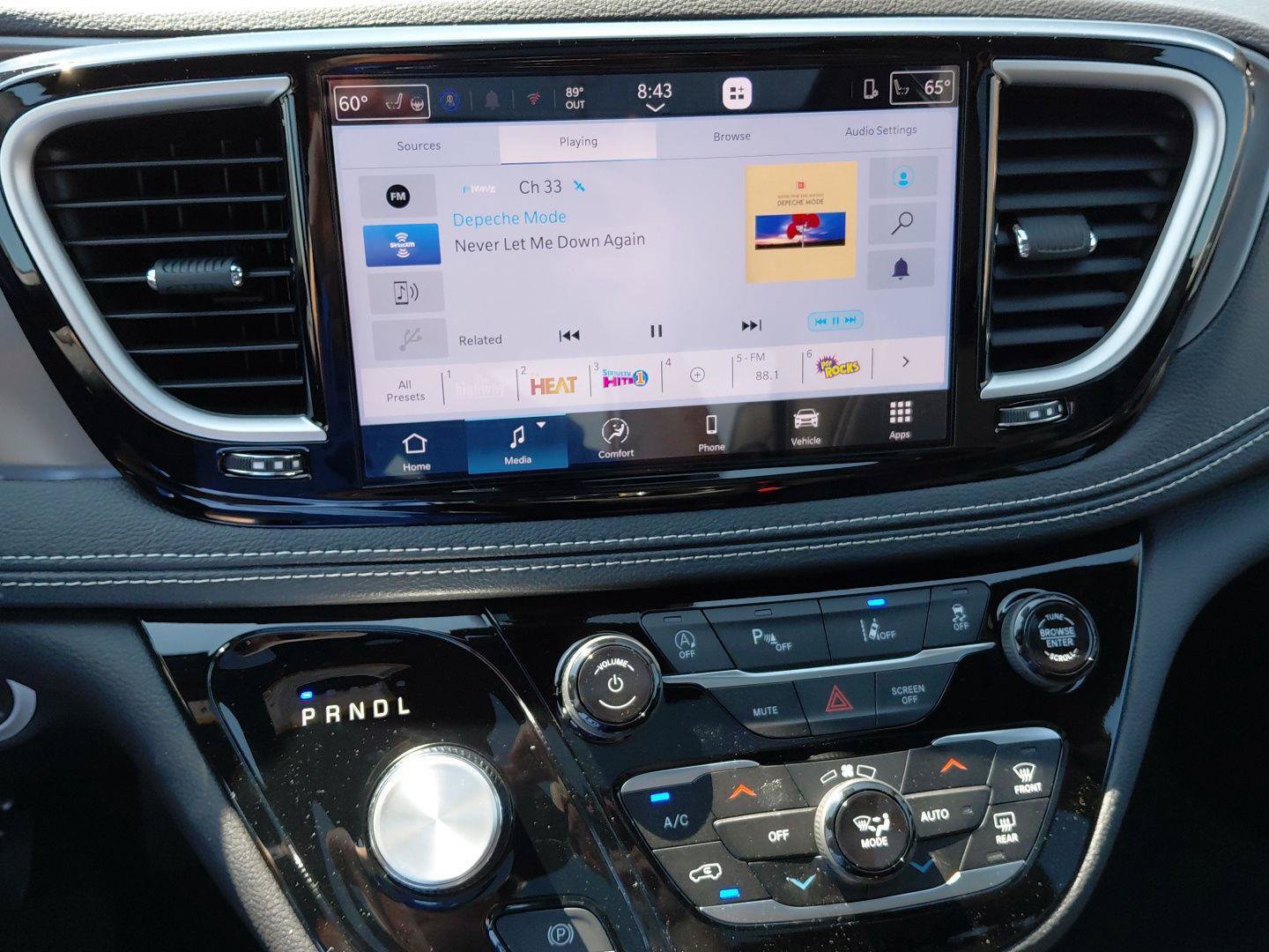 New 2026 Chrysler Pacifica Select AWD/4WD image 33