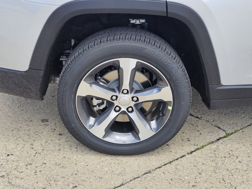 New 2025 Jeep Grand Cherokee L Limited w/ Luxury Tech Group II image 11