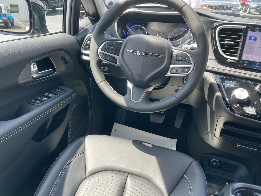 New 2026 Chrysler Pacifica Select image 20