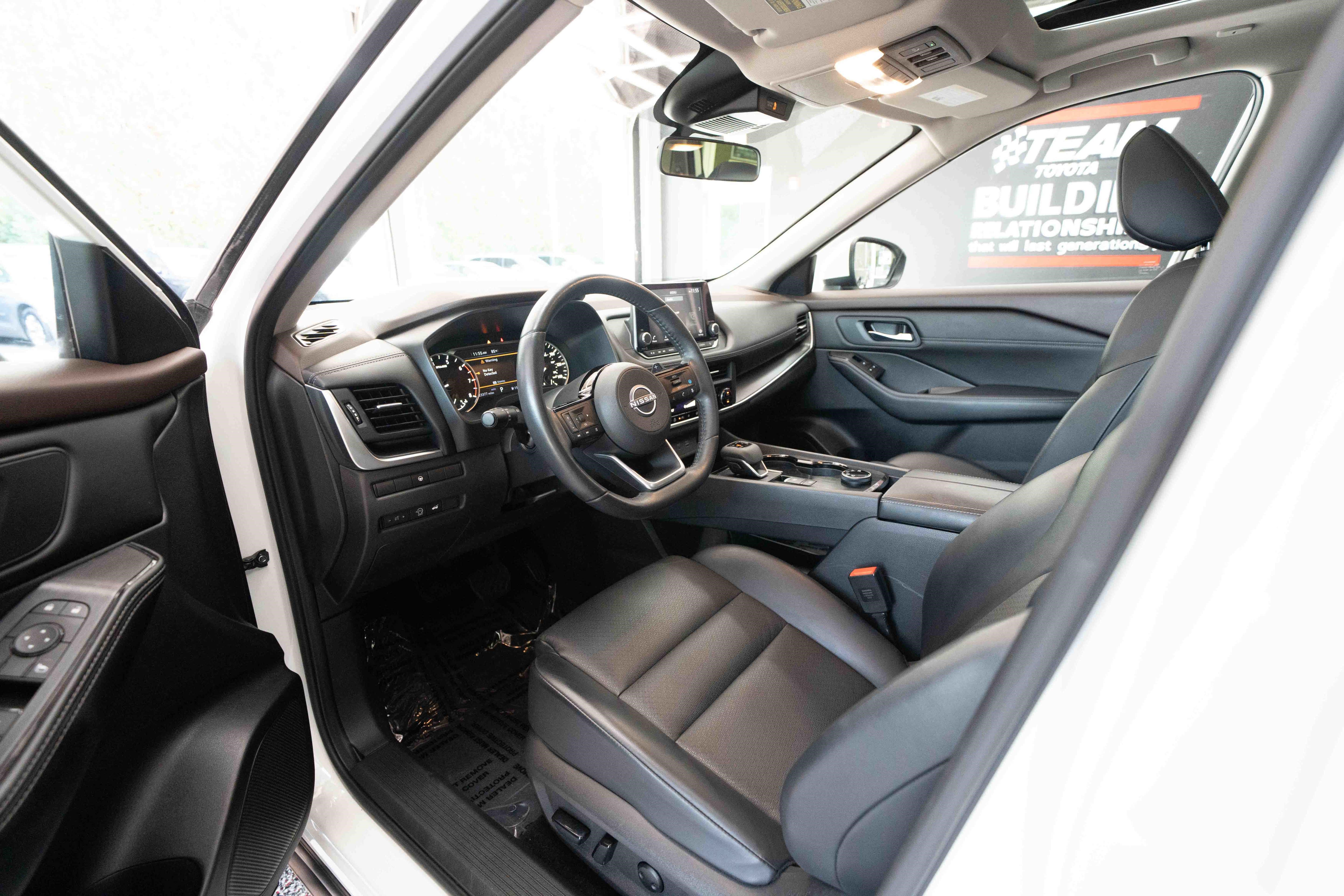 Used 2023 Nissan Rogue SV w/ SV Premium B Package AWD/4WD image 8