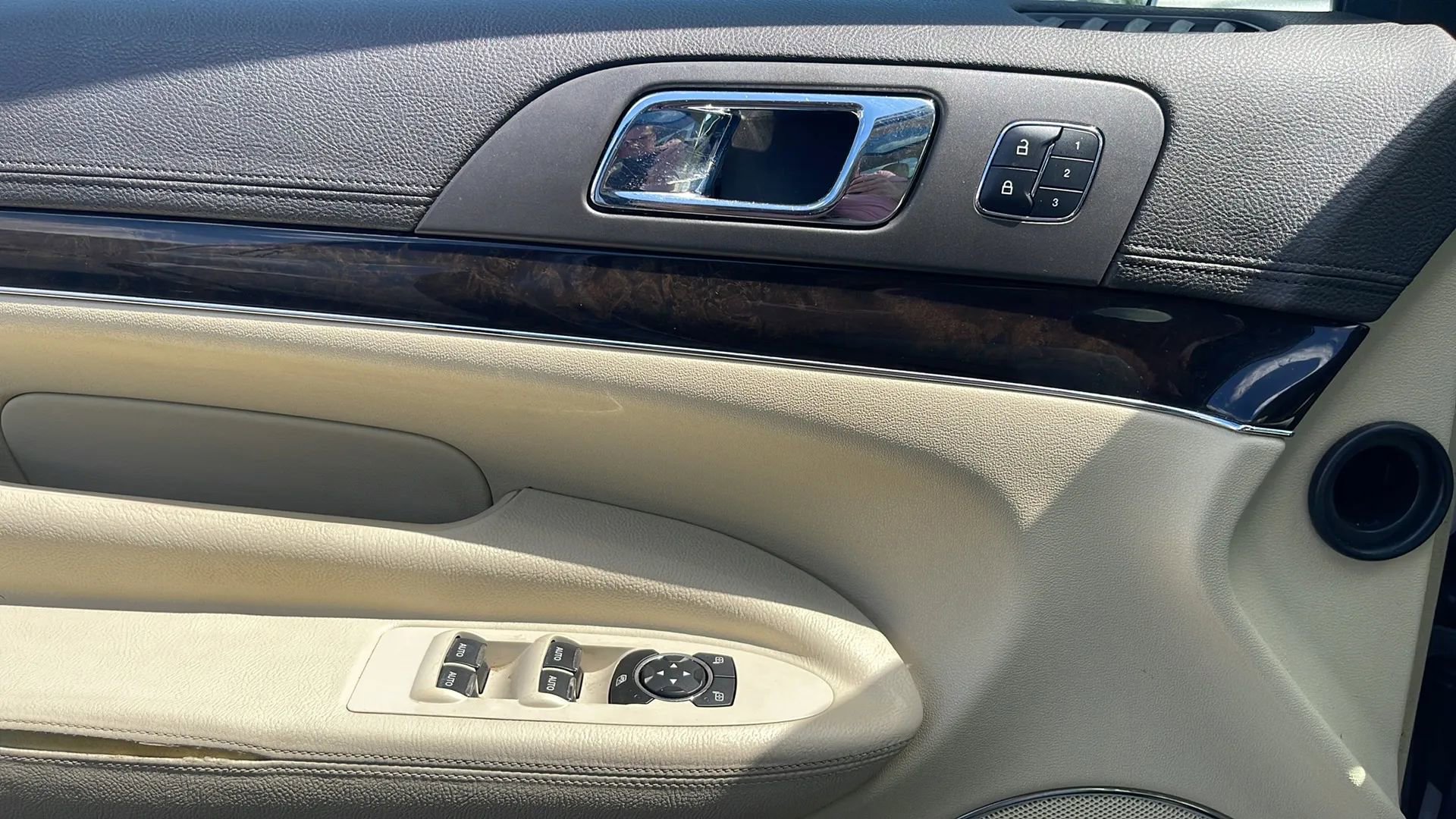 Used 2014 Lincoln MKT FWD image 14