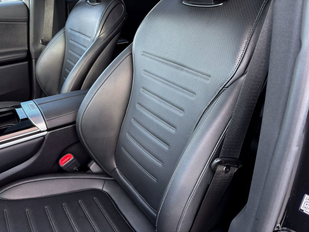 Used 2024 Mercedes-Benz GLC 300 4MATIC image 23