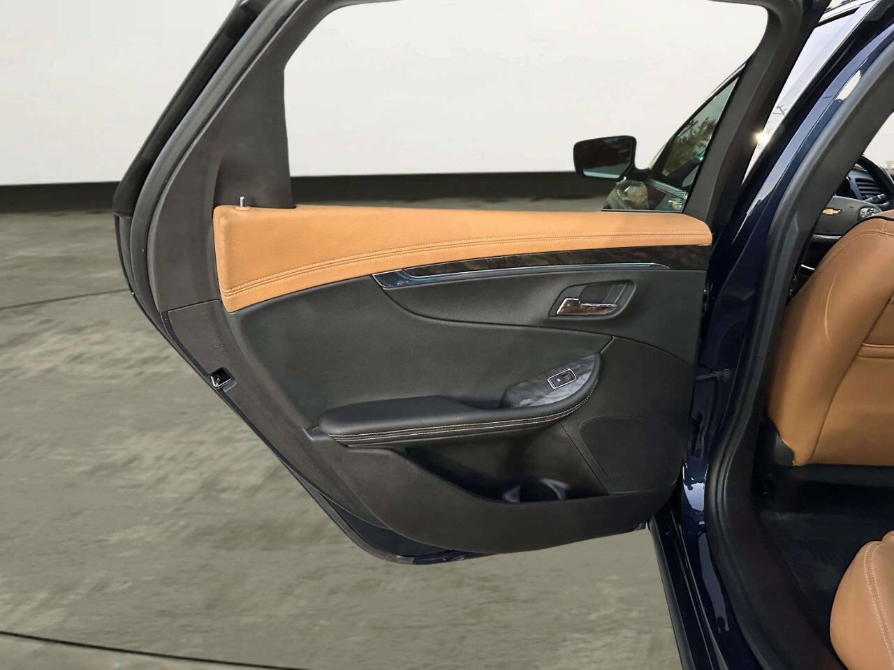 Used 2015 Chevrolet Impala LTZ FWD image 11