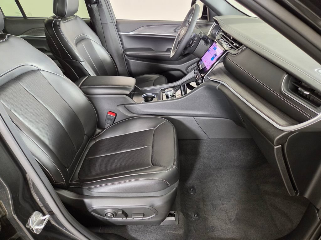 Used 2024 Jeep Grand Cherokee Limited w/ Luxury Tech Group II RWD image 22