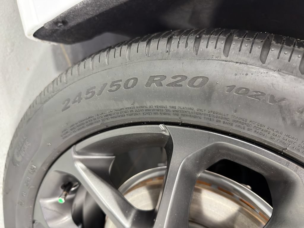 Used 2025 Chrysler Pacifica Limited FWD image 15