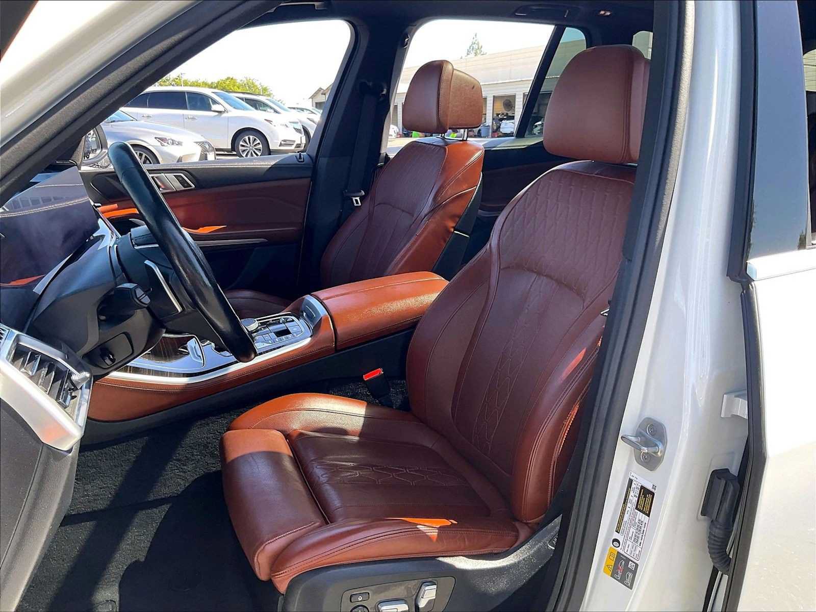 Used 2025 BMW X5 xDrive50e AWD/4WD image 27
