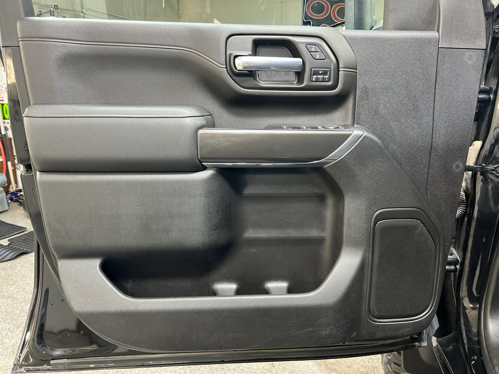 Used 2022 GMC Sierra 3500 AT4 AWD/4WD image 18
