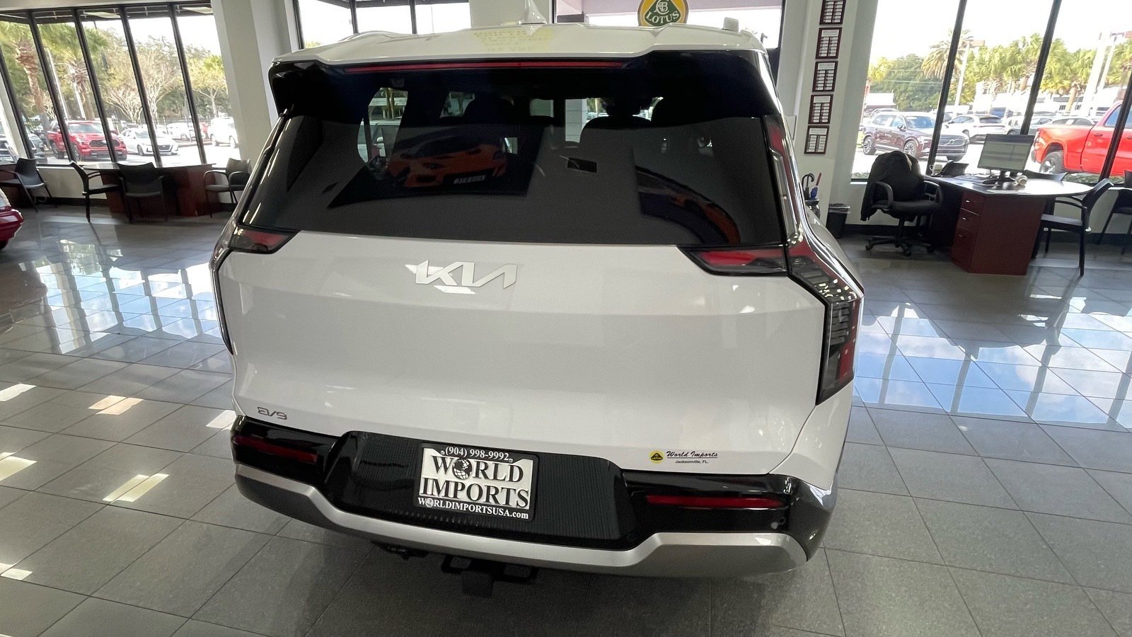 Used 2025 Kia EV9 Land w/ Towing Package image 8