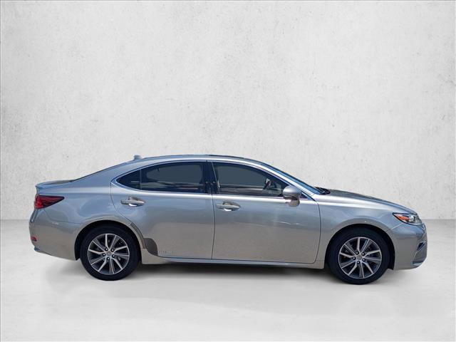 Used 2016 Lexus ES 300h w/ Luxury Package w/Wood Trim FWD image 4