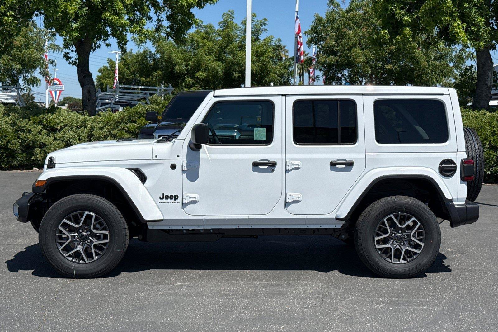 New 2026 Jeep Wrangler Unlimited Sahara AWD/4WD image 7