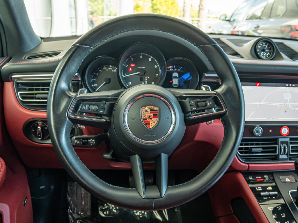Certified 2023 Porsche Macan AWD/4WD image 20