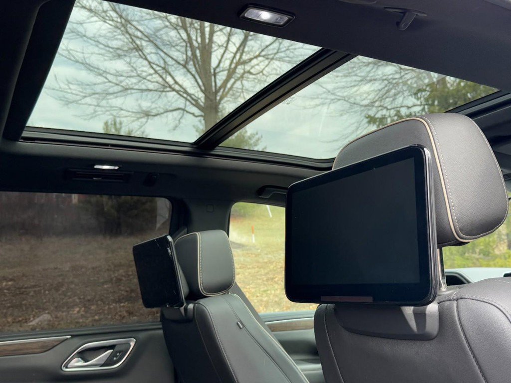 Used 2021 Chevrolet Suburban Premier w/ Premium Package image 11