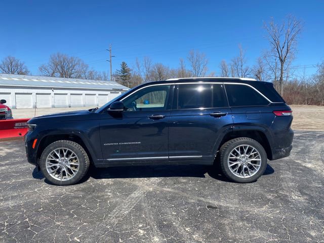 Used 2023 Jeep Grand Cherokee Summit w/ Rear Seat Video Group I AWD/4WD image 3