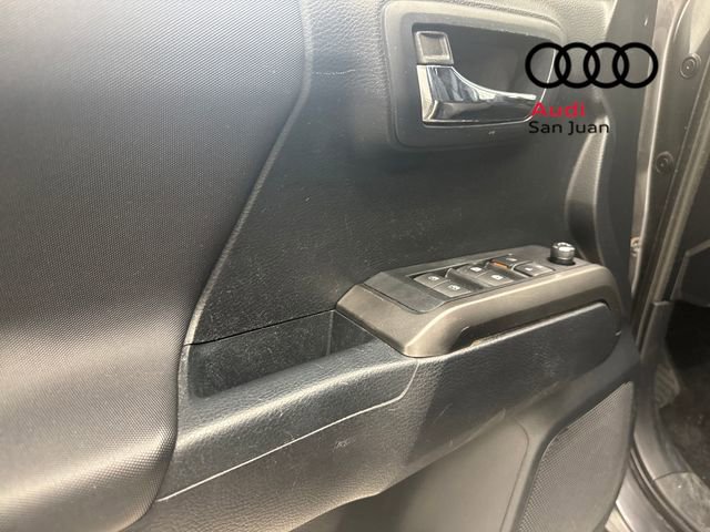 Used 2018 Toyota Tacoma TRD Off-Road w/ Technology Package AWD/4WD image 31