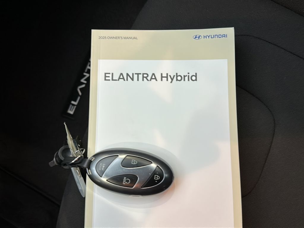 Certified 2025 Hyundai Elantra SEL image 27