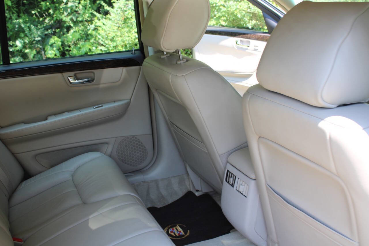 Used 2011 Cadillac DTS image 31