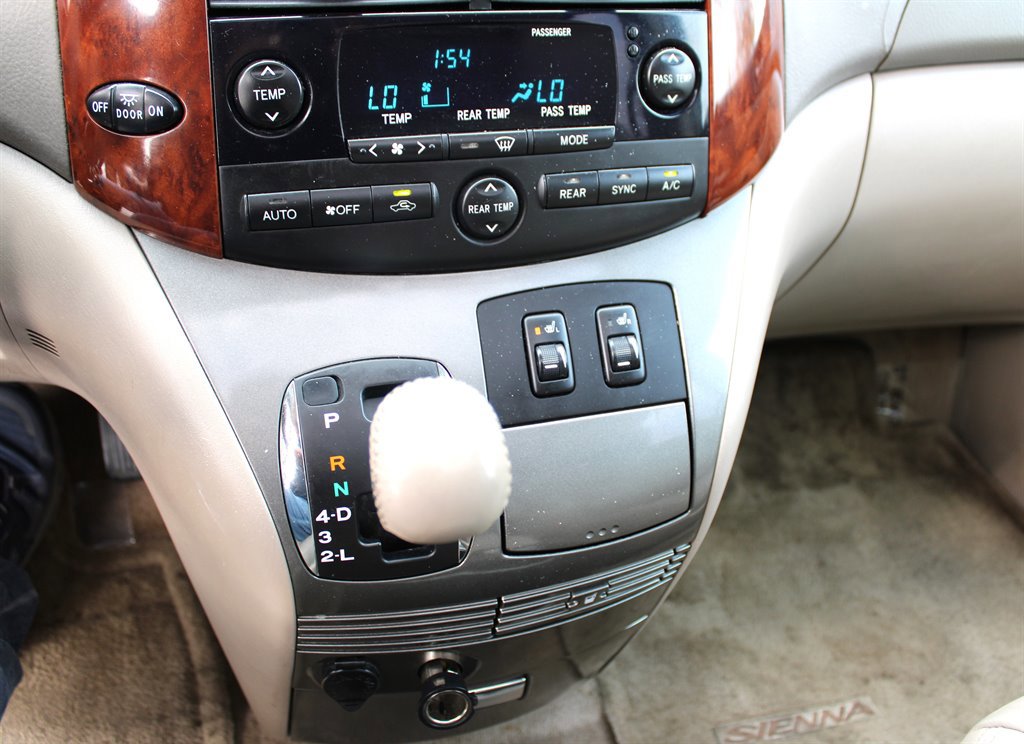 Used 2005 Toyota Sienna XLE image 29