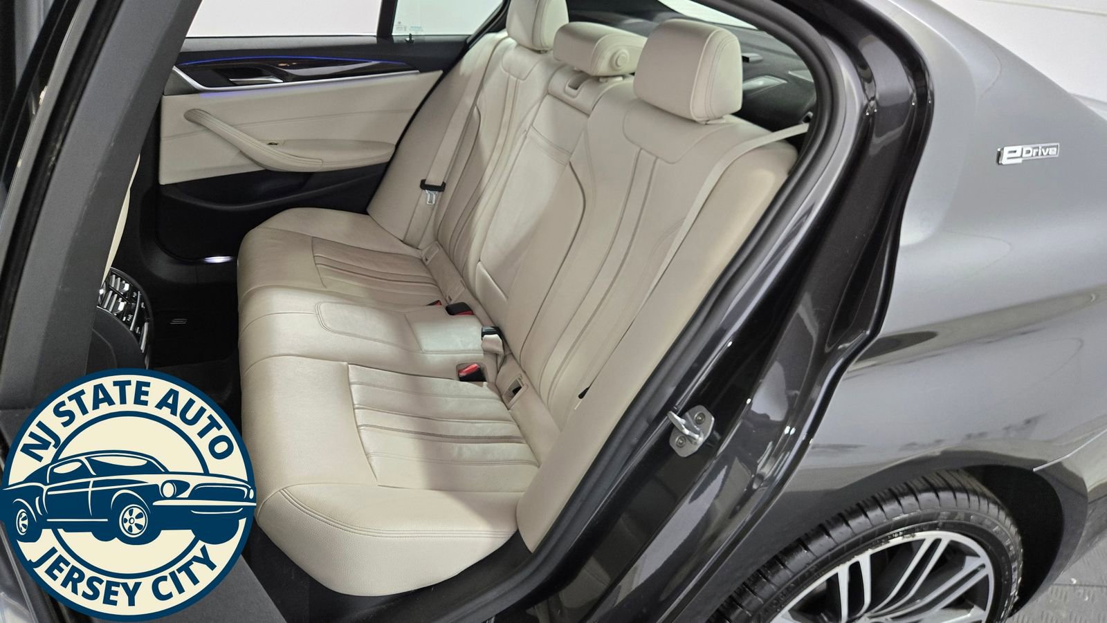 Used 2018 BMW 530e xDrive w/ Premium Package 2 image 28