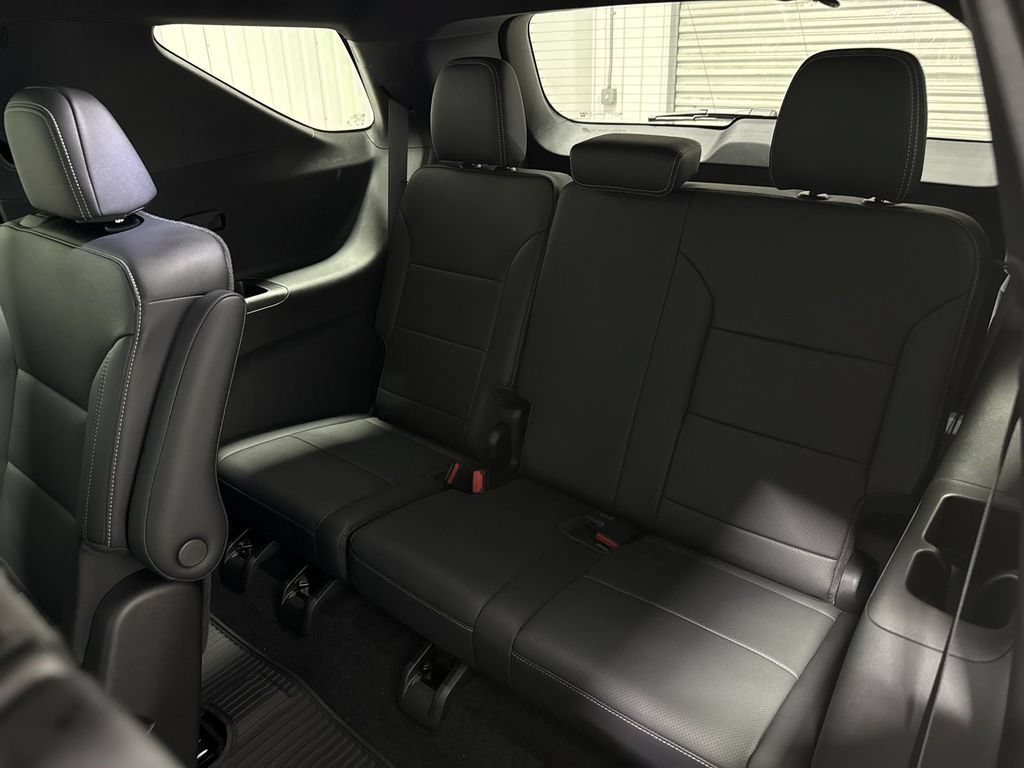 New 2027 Chevrolet Traverse LT w/ Driver Confidence Package FWD image 26