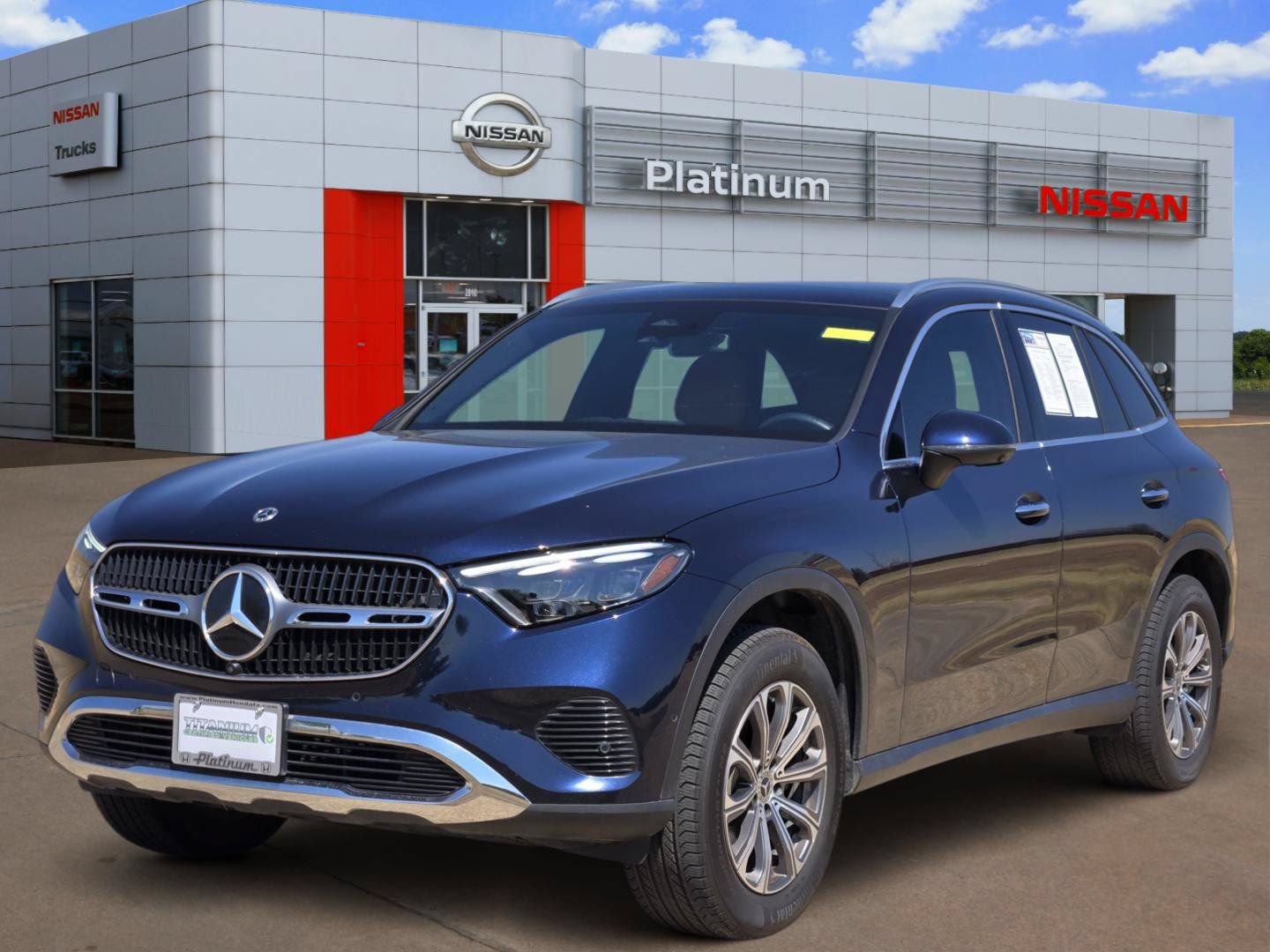 Used 2023 Mercedes-Benz GLC 300 image 2