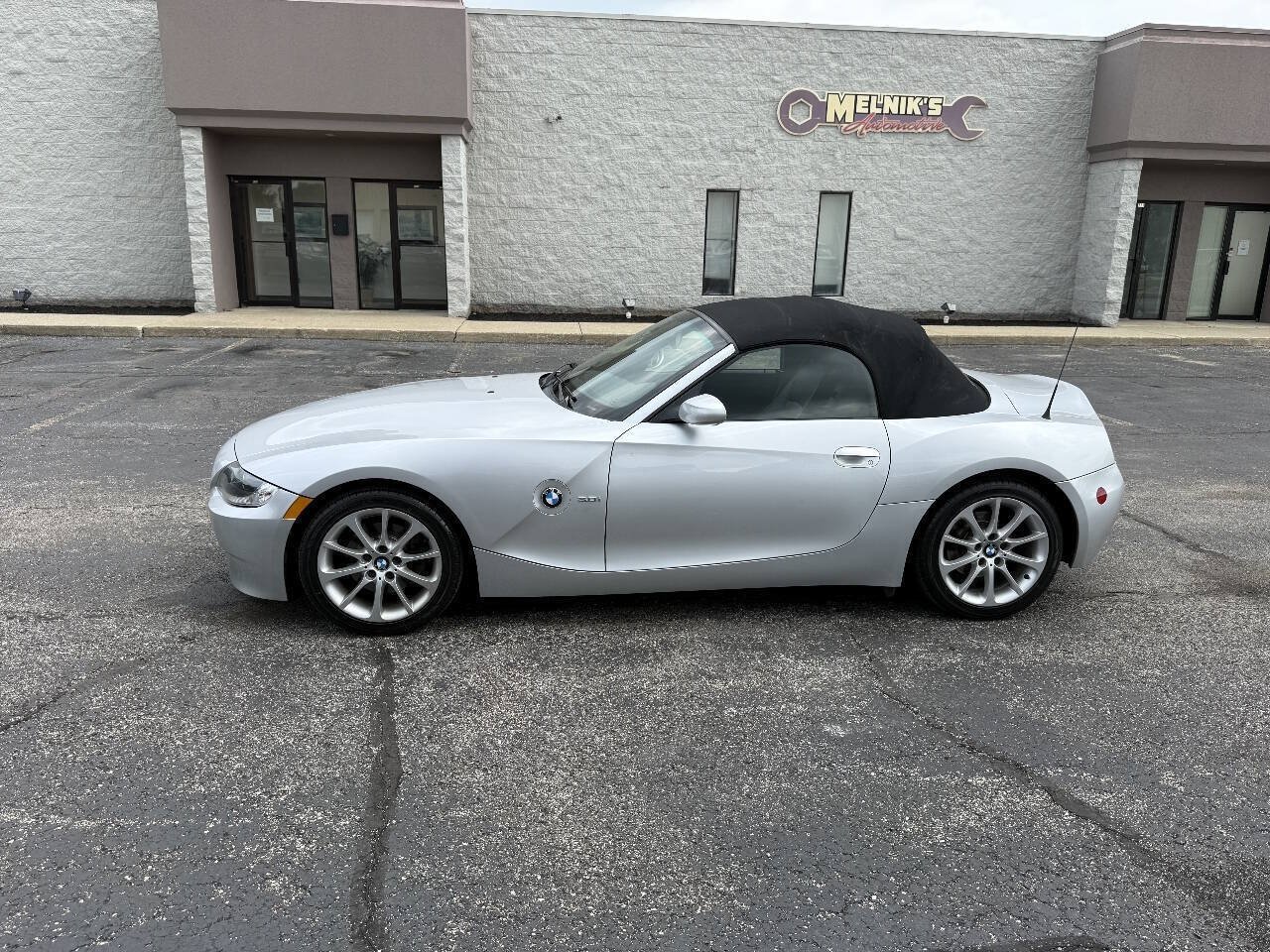 Used 2006 BMW Z4 3.0i RWD image 8