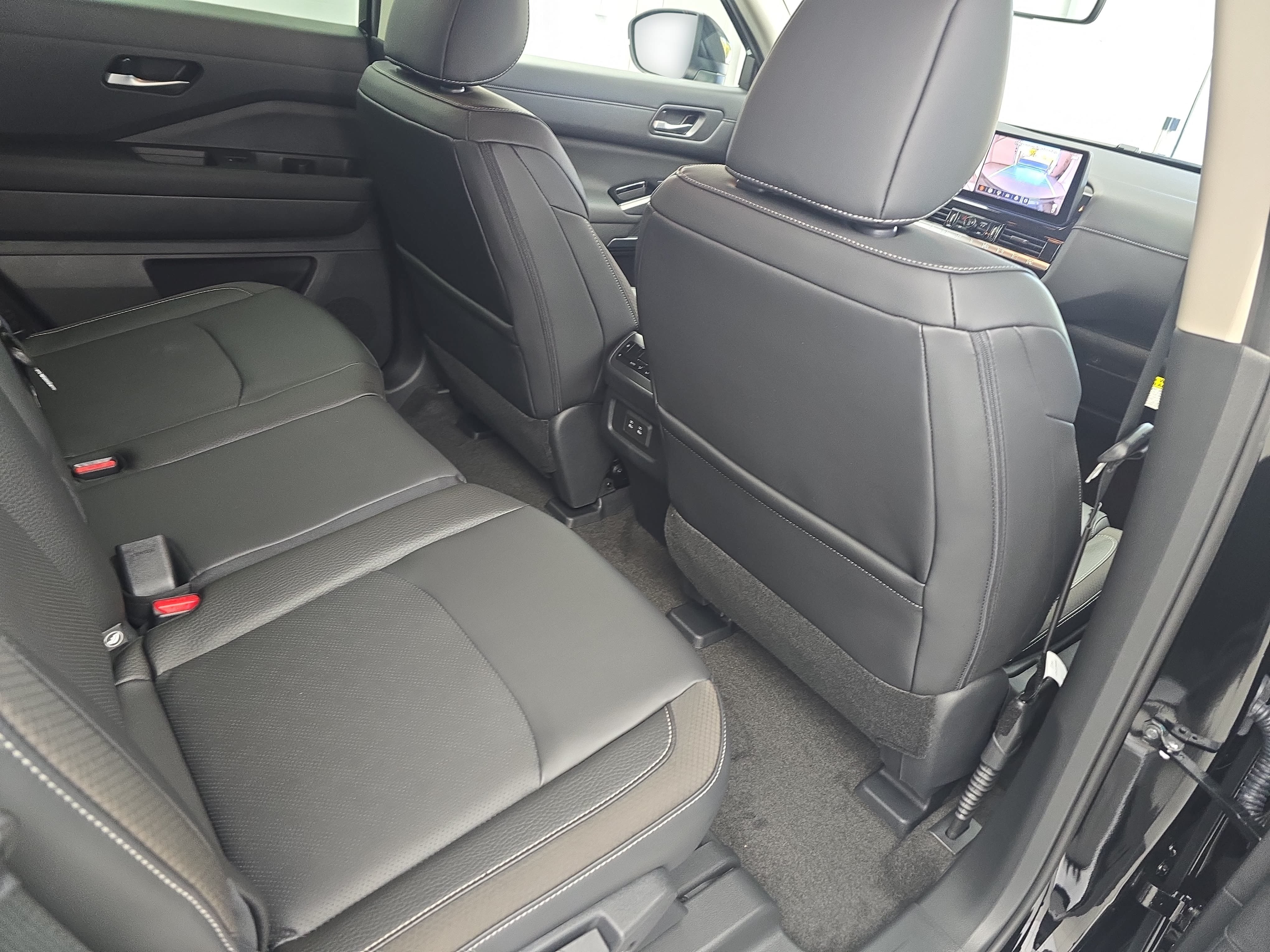 New 2026 Nissan Pathfinder SL FWD image 11