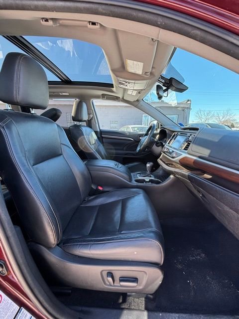 Used 2015 Toyota Highlander Limited Platinum image 14