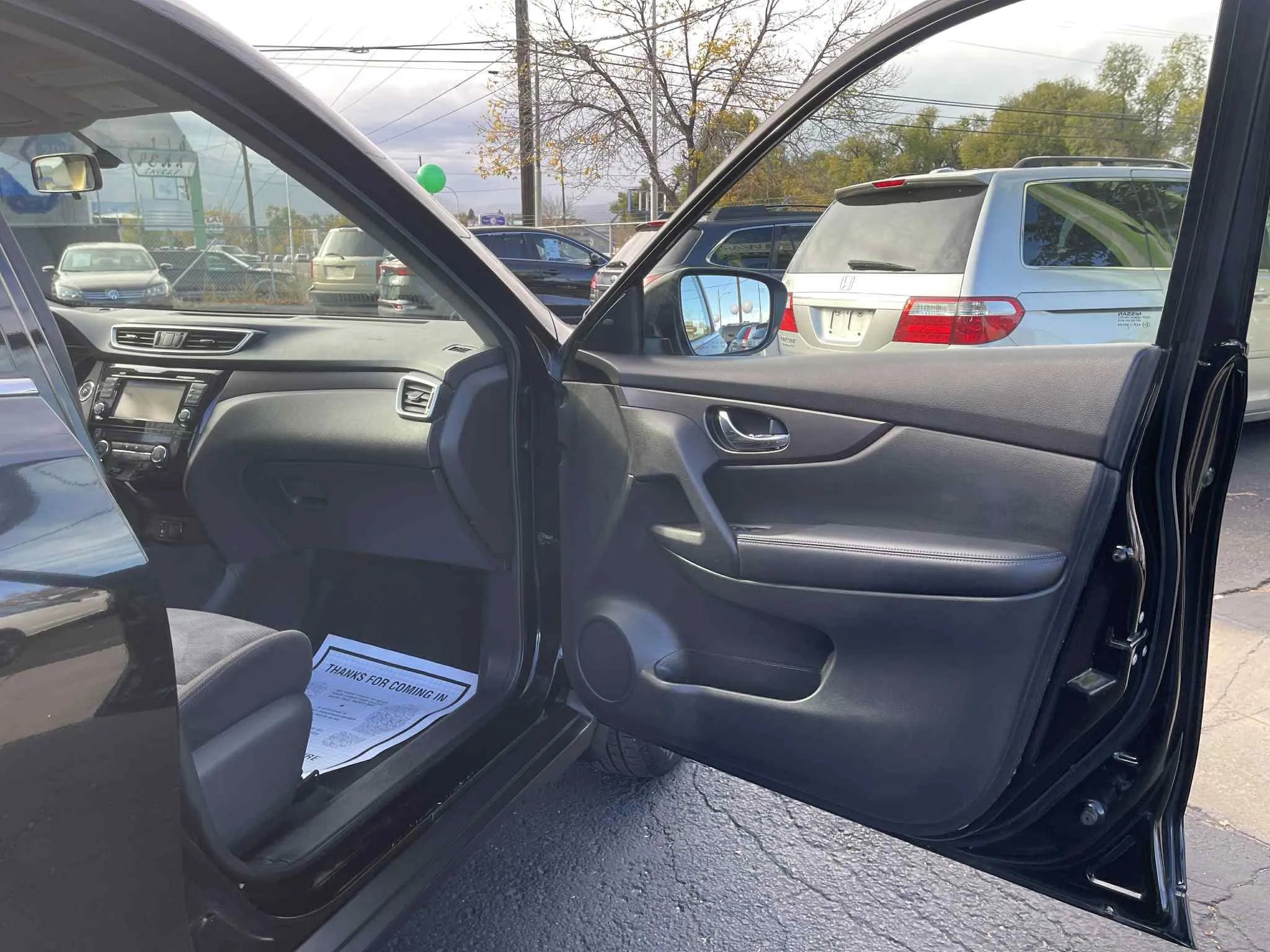 Used 2015 Nissan Rogue SV w/ SV Premium Package image 12