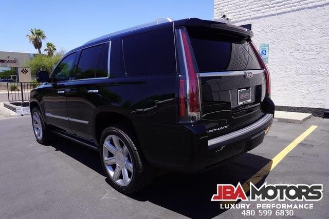 Used 2018 Cadillac Escalade Premium Luxury AWD/4WD image 4
