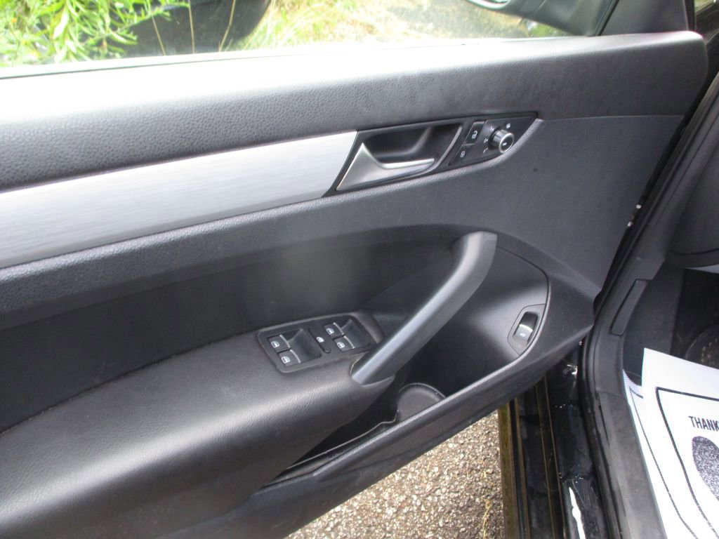 Used 2013 Volkswagen Passat 2.5 SE image 9