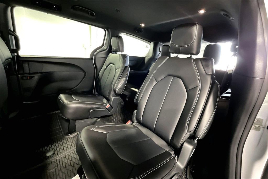 New 2026 Chrysler Pacifica Select image 18