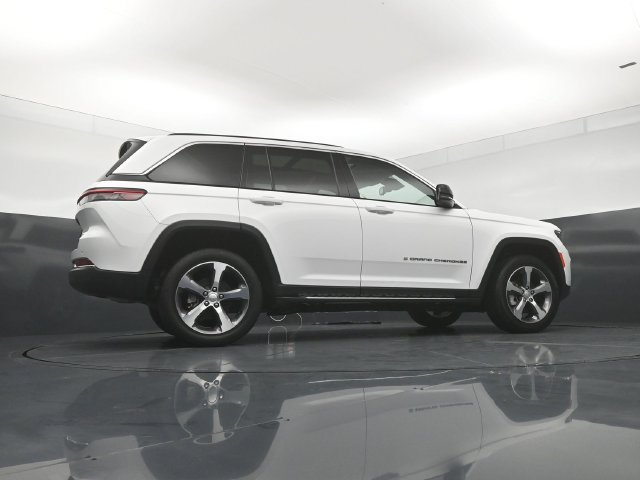 Used 2023 Jeep Grand Cherokee Limited AWD/4WD image 24