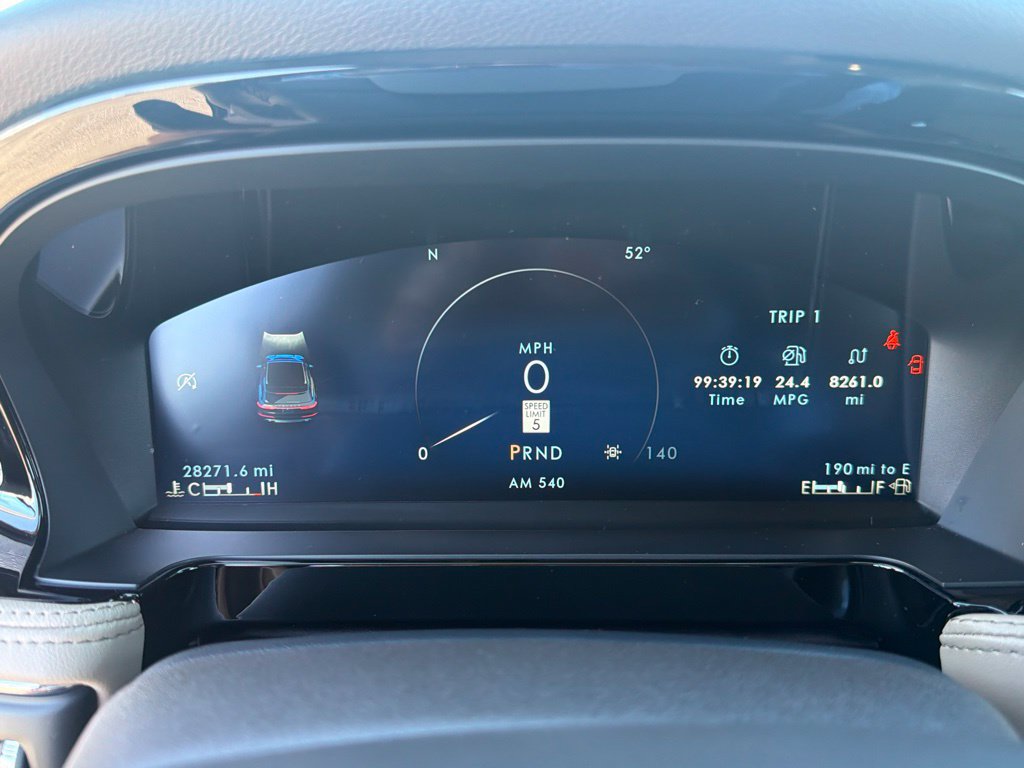 Used 2023 Lincoln Corsair AWD image 3