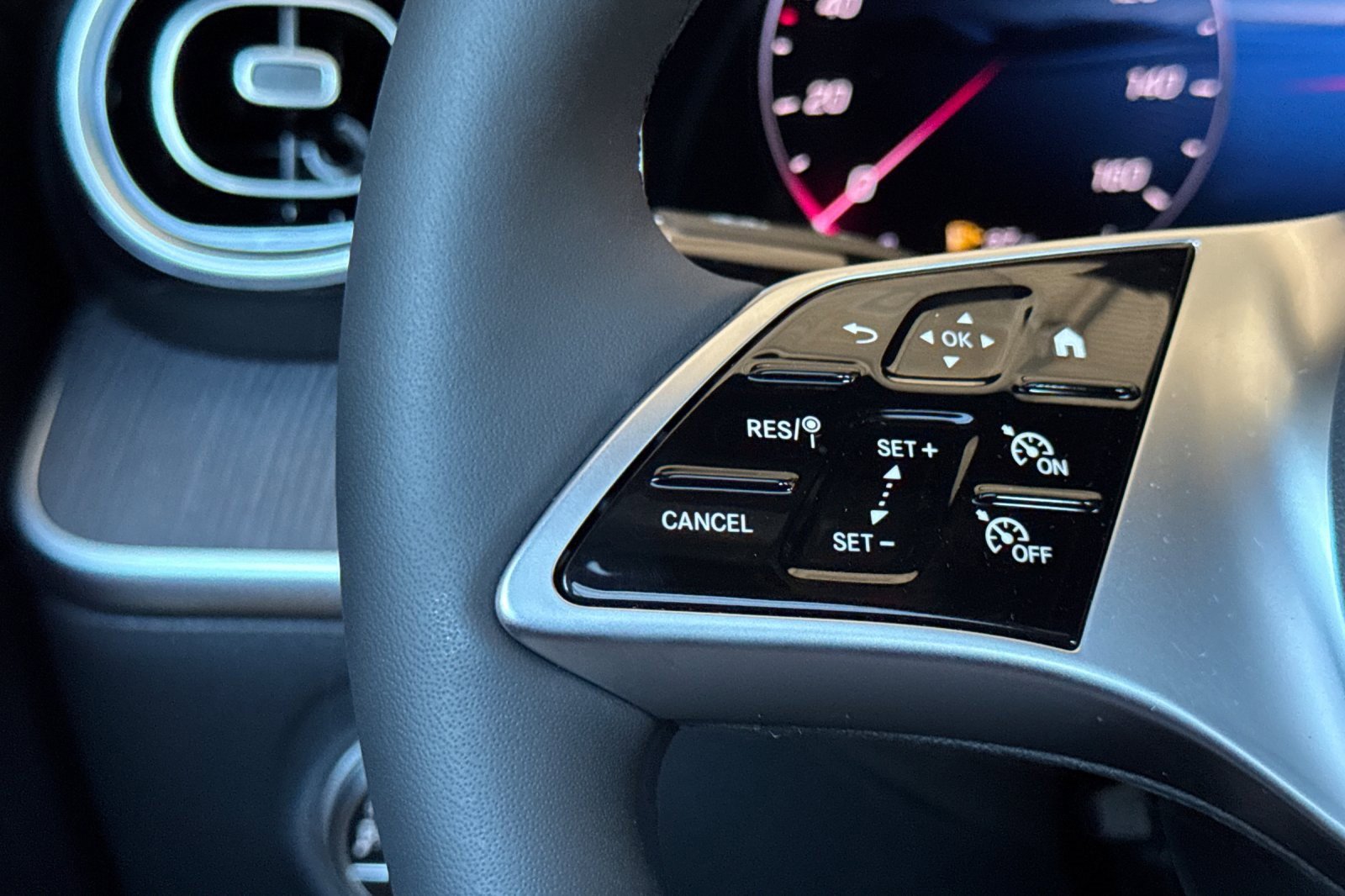 New 2025 Mercedes-Benz C 300 4MATIC Sedan image 34