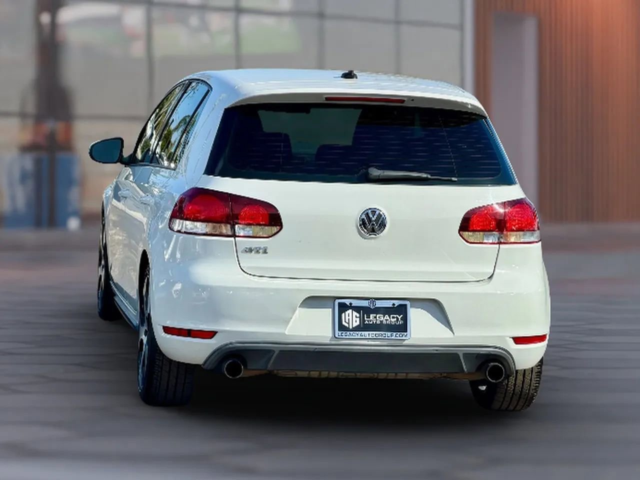 Used 2011 Volkswagen Golf 4-Door image 4
