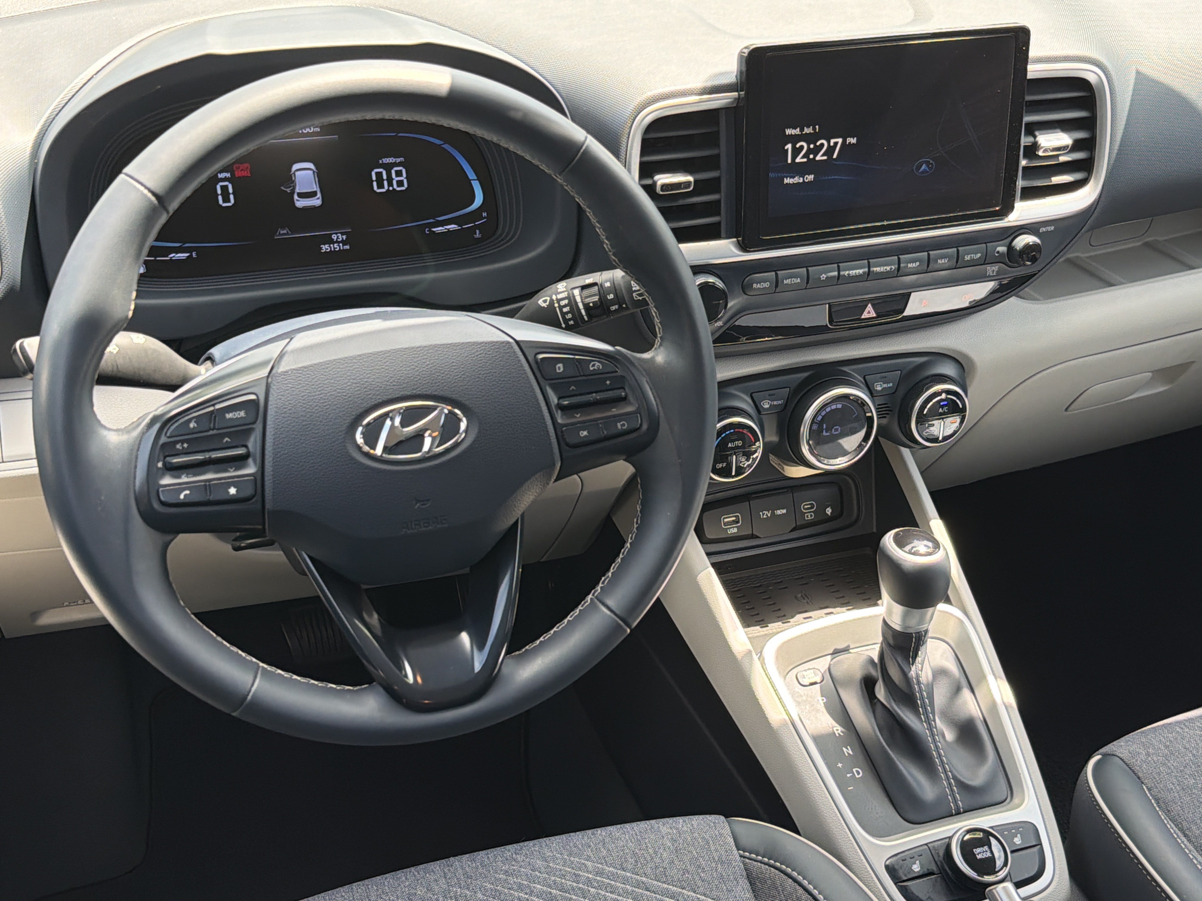 Used 2023 Hyundai Venue Limited FWD image 22
