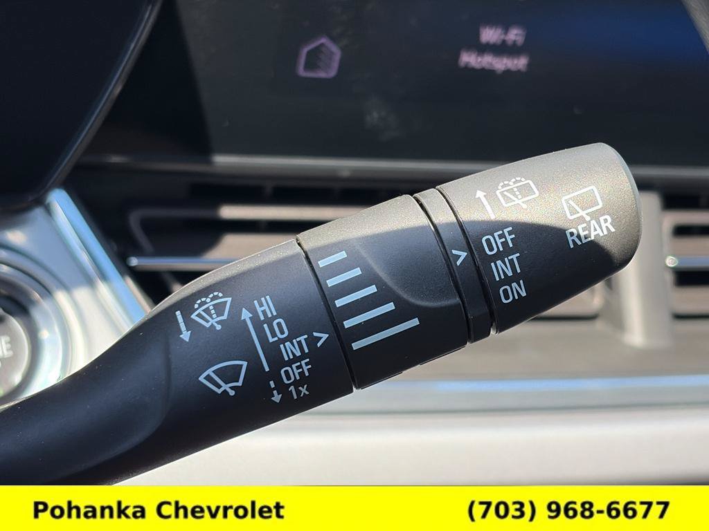 Used 2025 Chevrolet Trax LT FWD image 11
