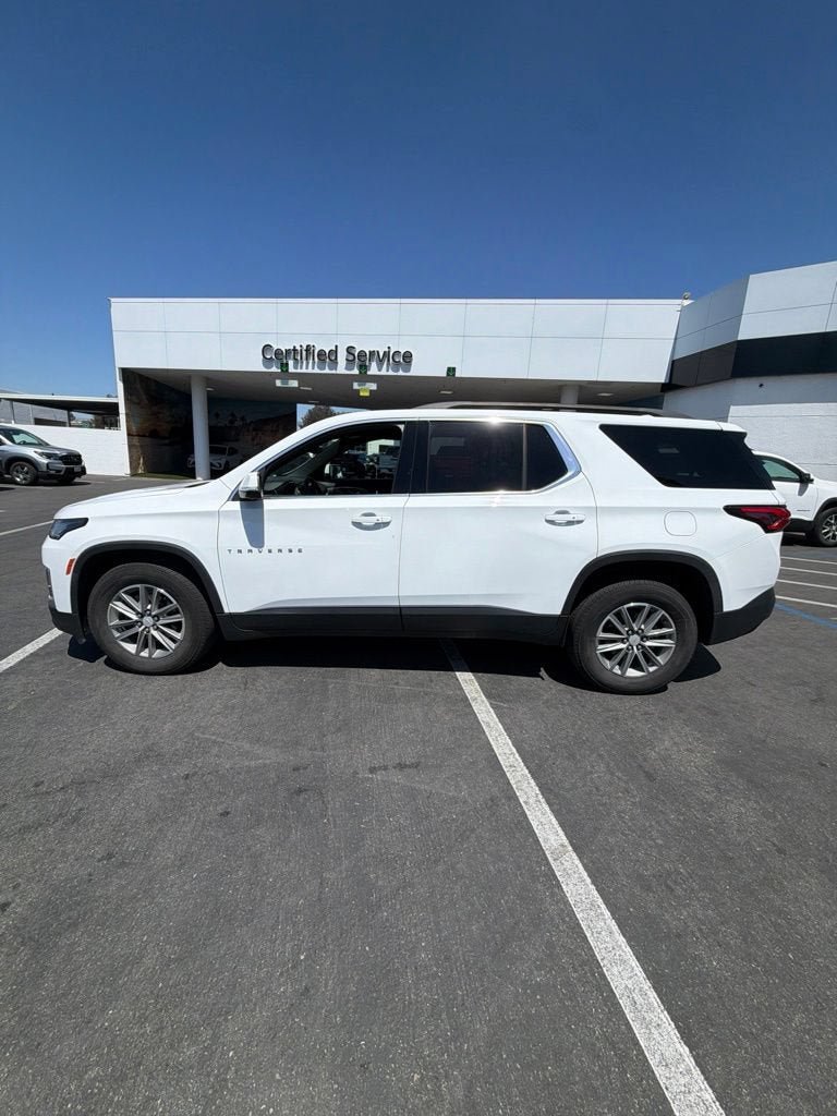 Used 2023 Chevrolet Traverse LT w/ Rear Camera Mirror Package AWD/4WD image 8
