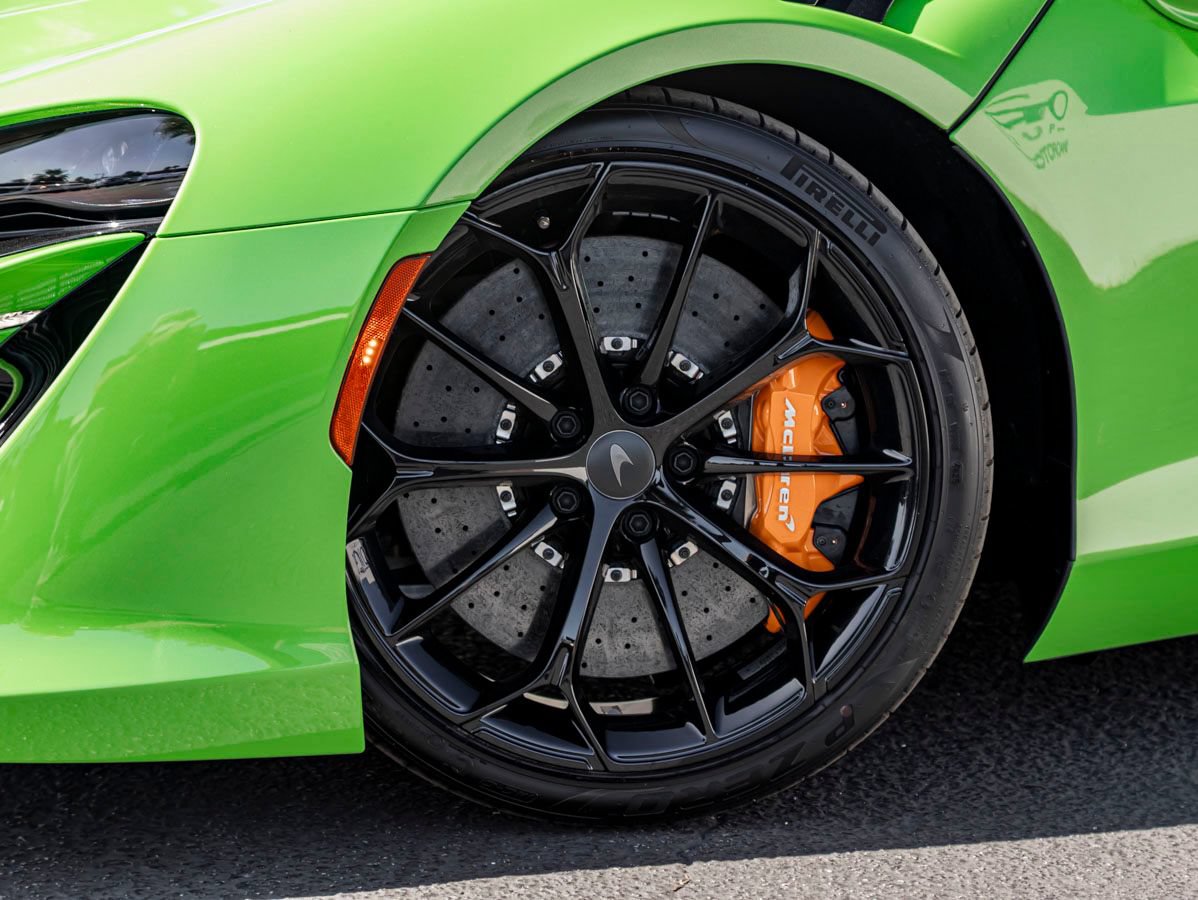 Used 2026 McLaren Artura Spider RWD image 13