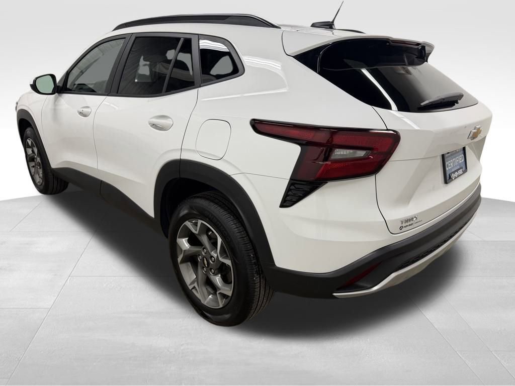 Certified 2025 Chevrolet Trax LT w/ LT Convenience Package image 9