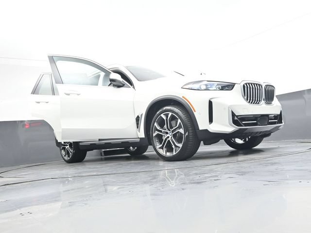 Used 2026 BMW X5 xDrive40i w/ Premium Package AWD/4WD image 42
