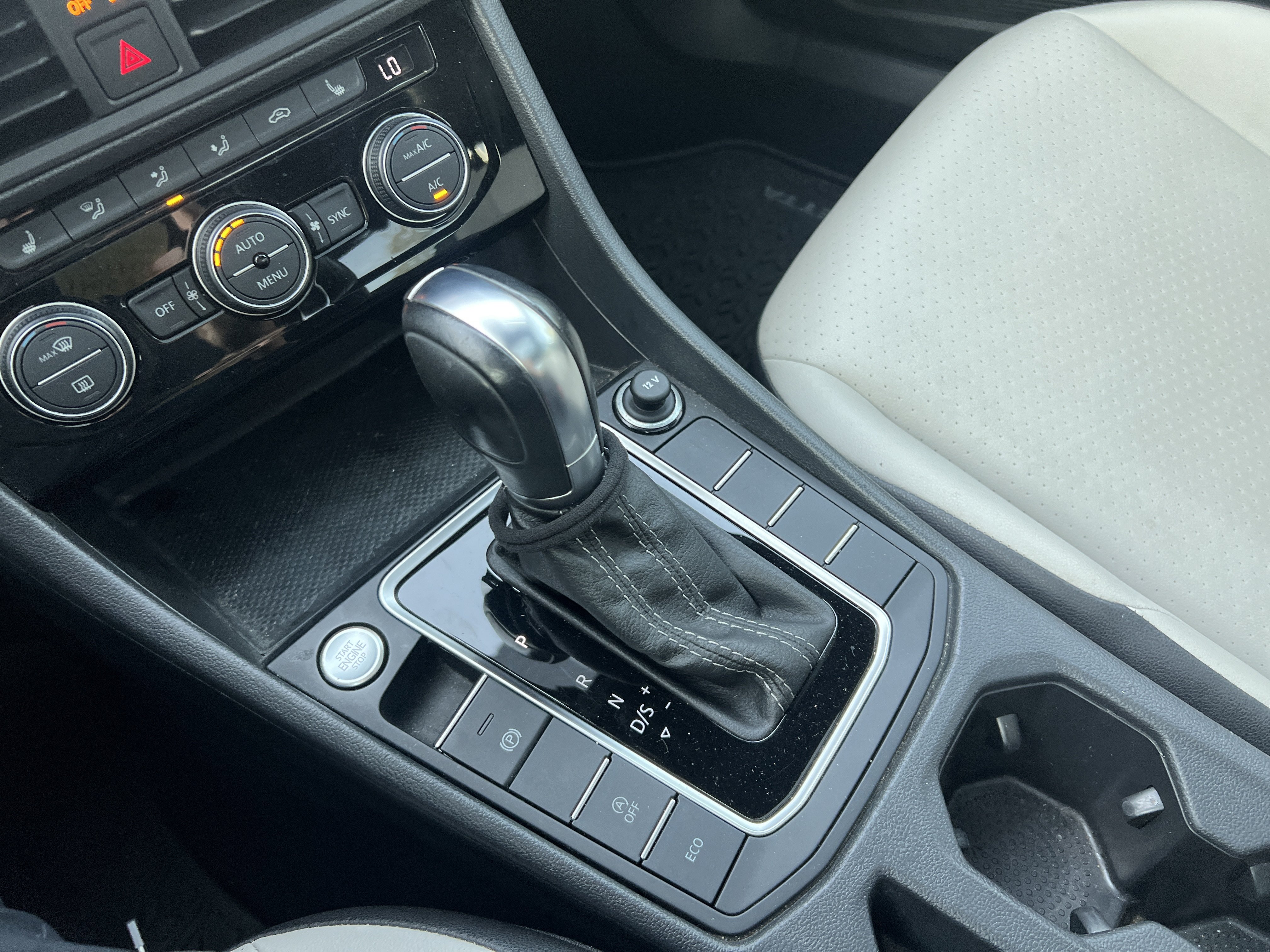 Used 2019 Volkswagen Jetta R-Line FWD image 22