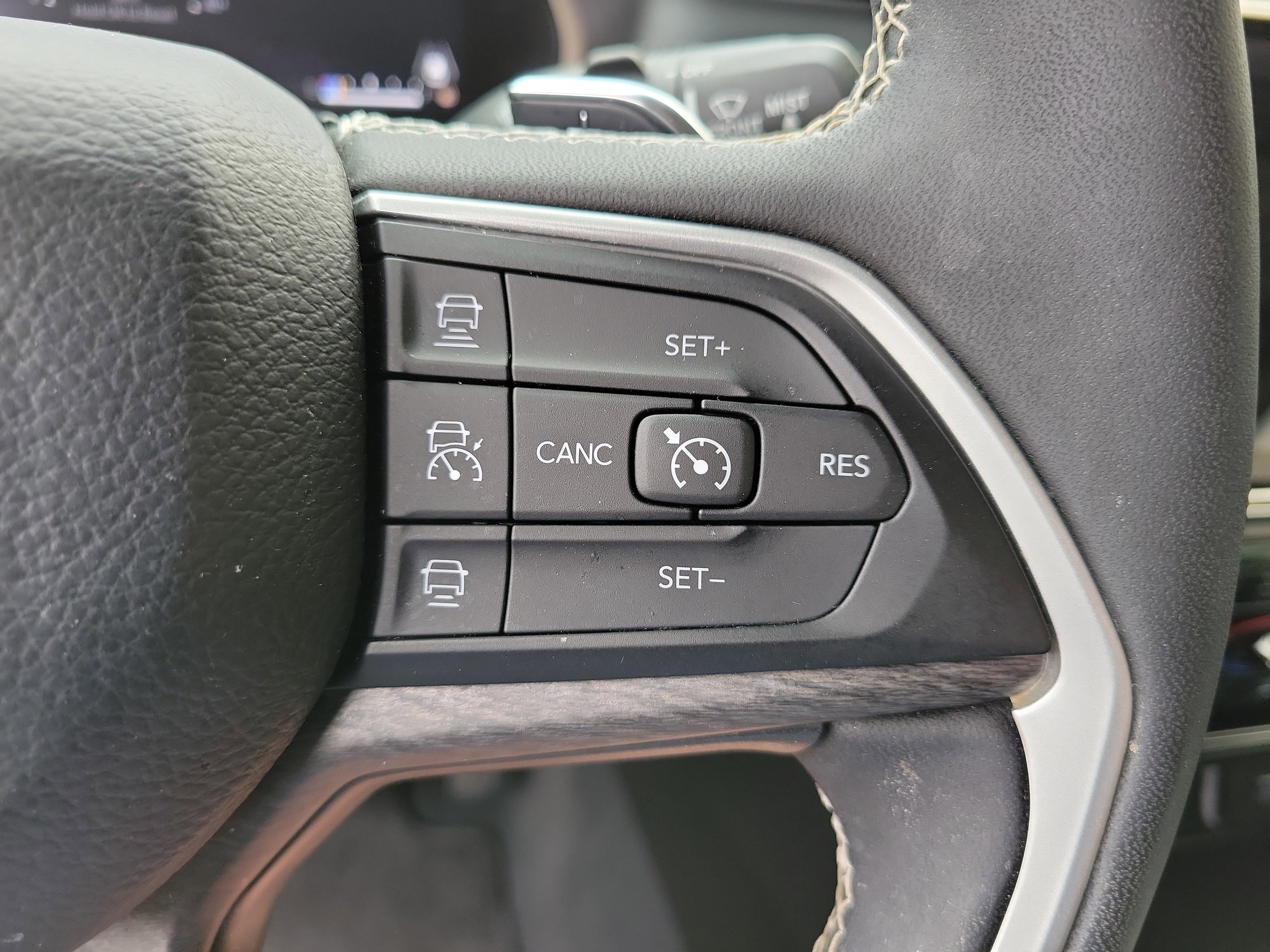 Used 2023 Jeep Grand Cherokee L Limited image 22