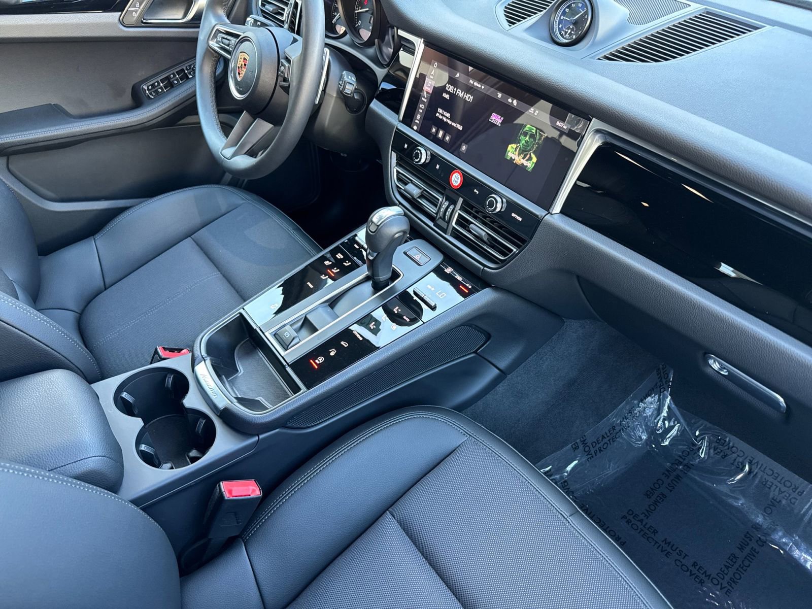 Certified 2025 Porsche Macan image 18