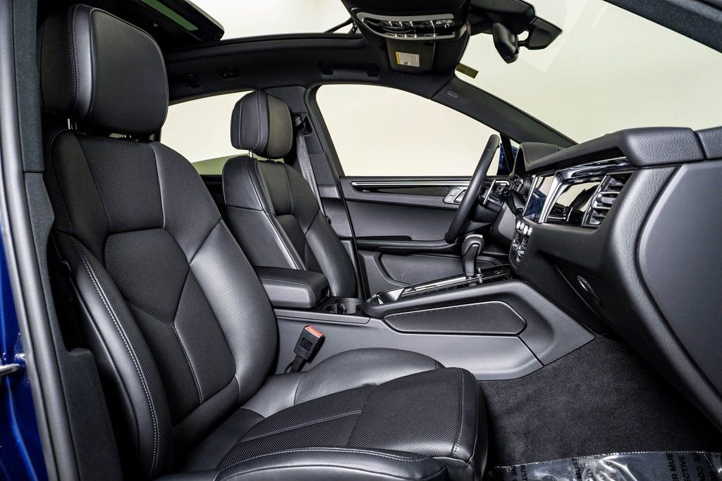 Certified 2025 Porsche Macan image 15