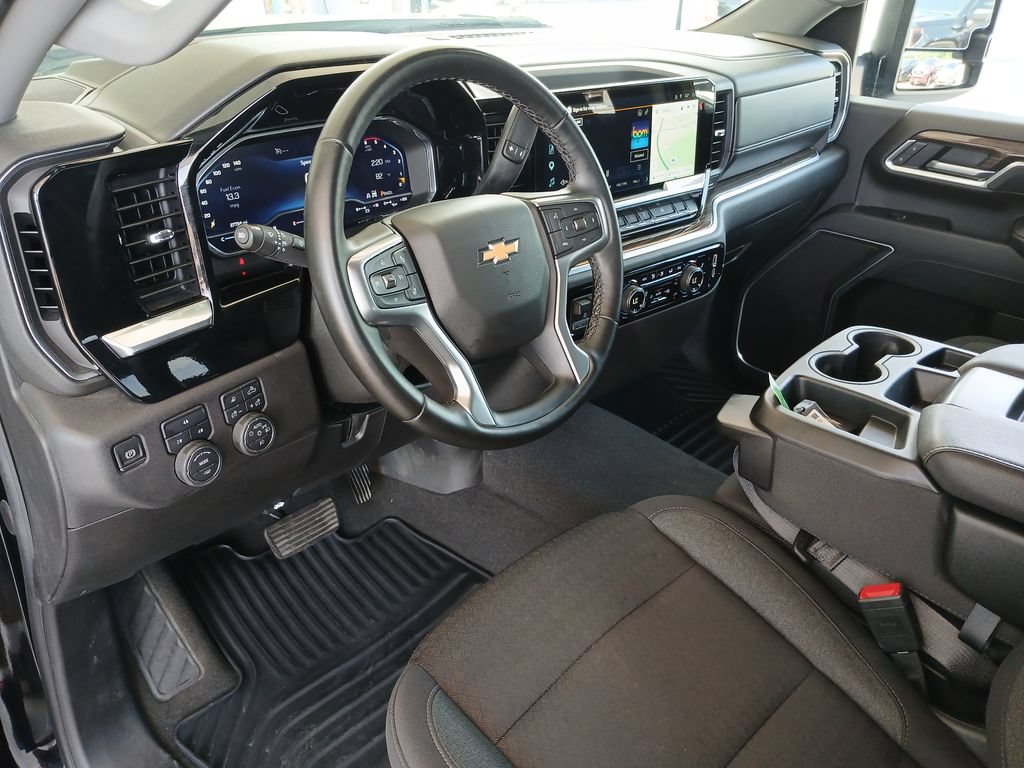 Used 2025 Chevrolet Silverado 3500 LT w/ Safety Package AWD/4WD image 10